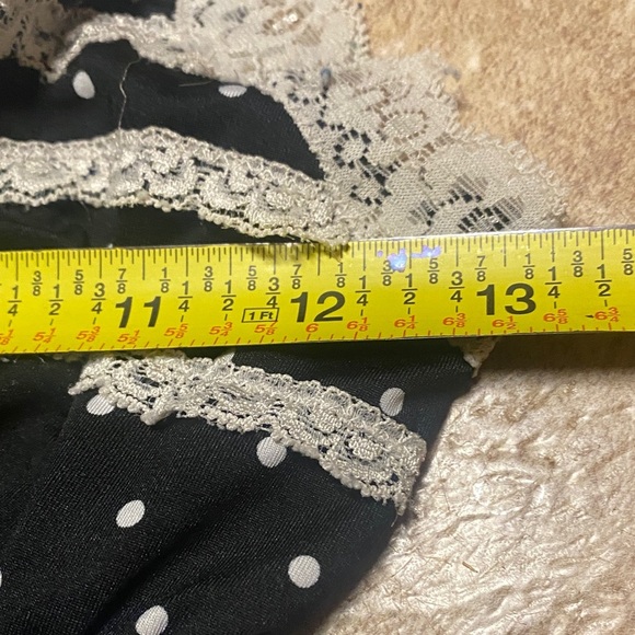 Chic Black and White Lace Chemise - Picture 7 of 8